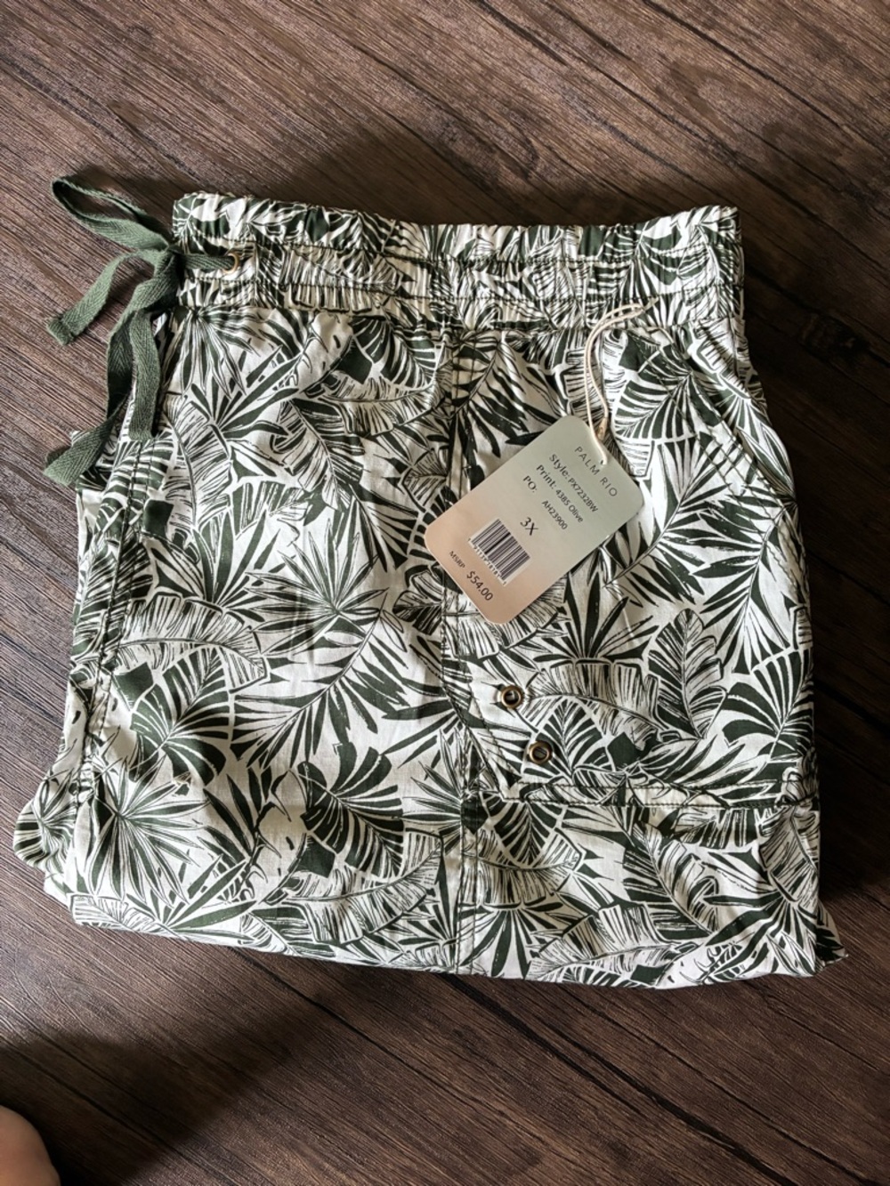Palm Rio Olive & Cream Tropical Shorts - Picture 2 of 6
